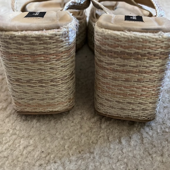 Wedge sandal size 7 - Picture 4 of 4